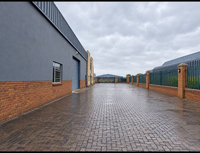 604M² FACTORY TO LET IN KYA SANDS